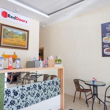 Reddoorz Plus @ Losari Makassar Extérieur photo