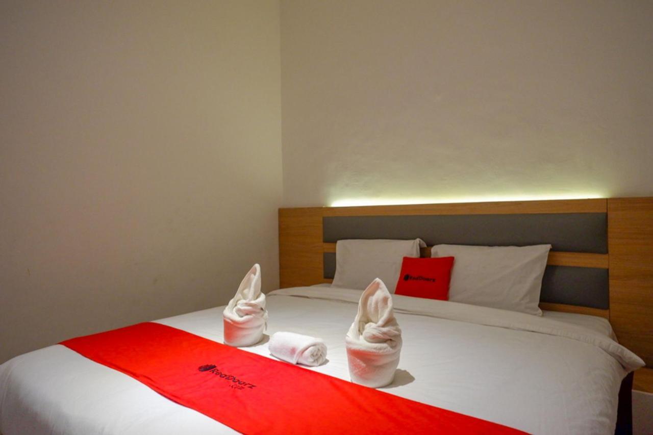 Reddoorz Plus @ Losari Makassar Extérieur photo