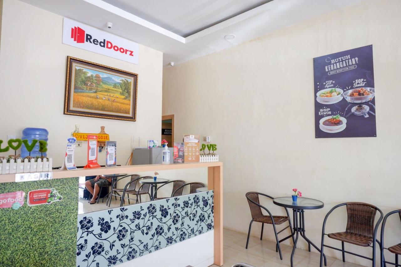 Reddoorz Plus @ Losari Makassar Extérieur photo