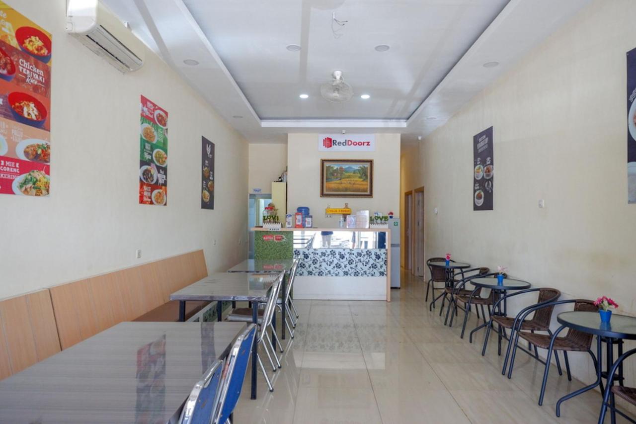 Reddoorz Plus @ Losari Makassar Extérieur photo