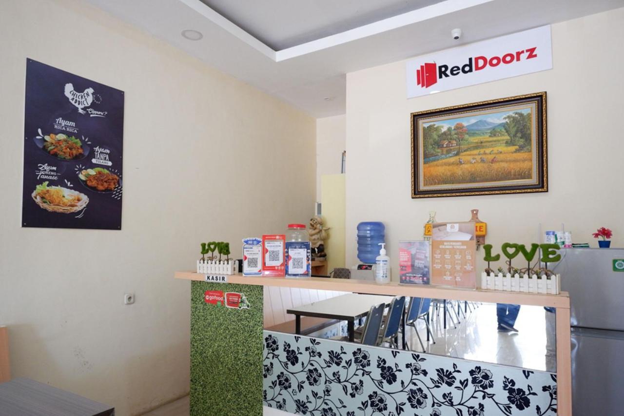 Reddoorz Plus @ Losari Makassar Extérieur photo